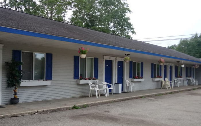 Dream Acre Motel (All Seasons Motel) - Recent Photos From Website (newer photo)